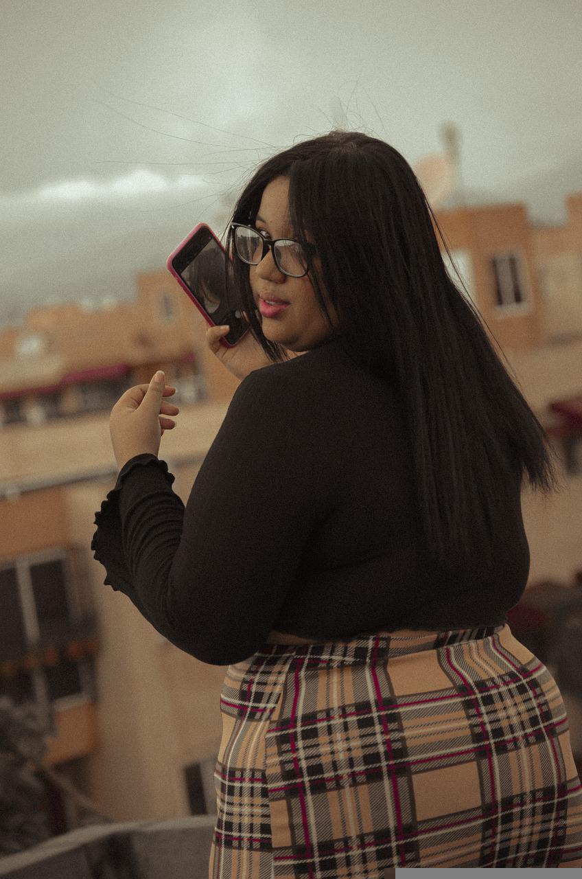 Sukienki xxxl czy spodnie – jakie stylizacje wybierać?